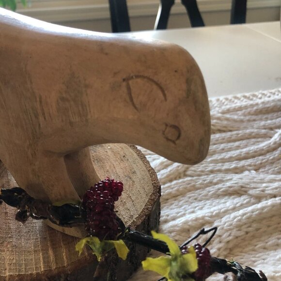 CARVED WOOD POLAR BEAR FIGURINE (TARGET) - Picture 2 of 5